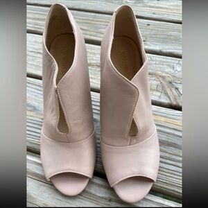 Nine West Artissa Nude Ankle Peep Toe Booties size 7.5